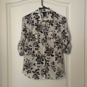 Black & white flowered blouse with buttons